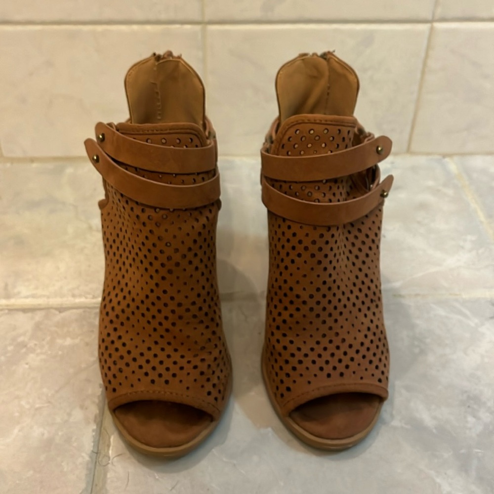 Altar’d state tan / brown booties with bronze details, 4 inch heel size 7